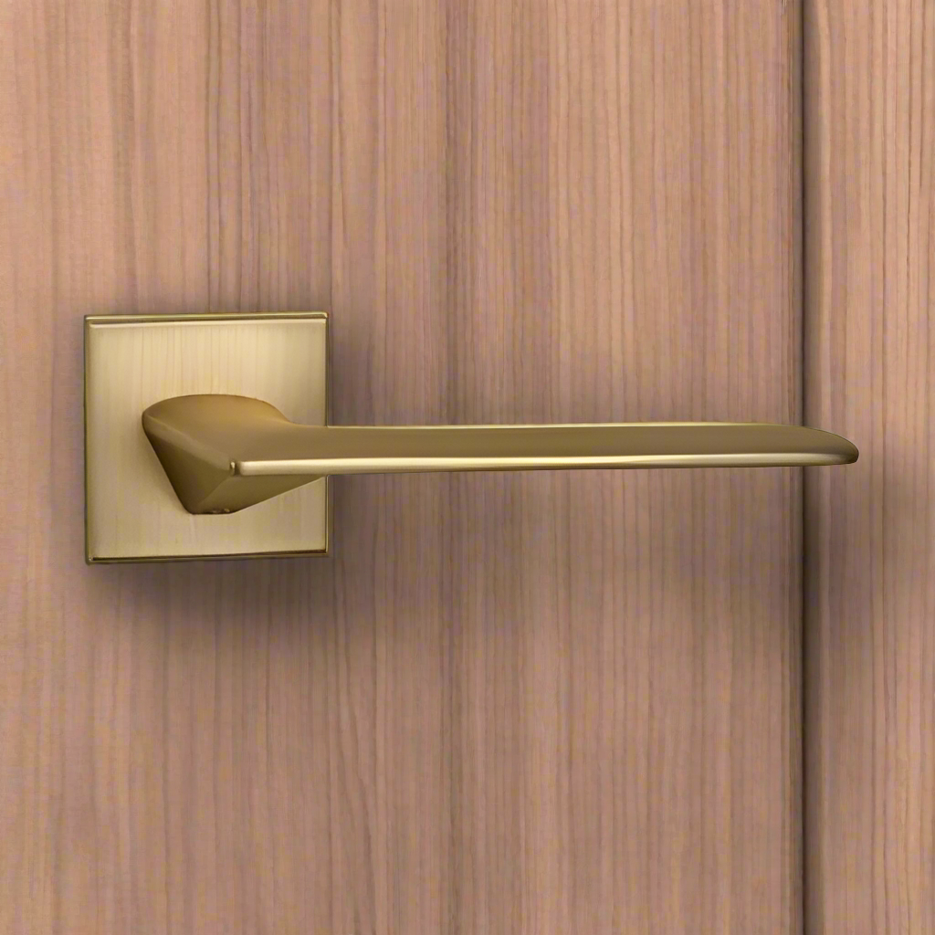EuroArt Lever Handle on Rose With Escutheons