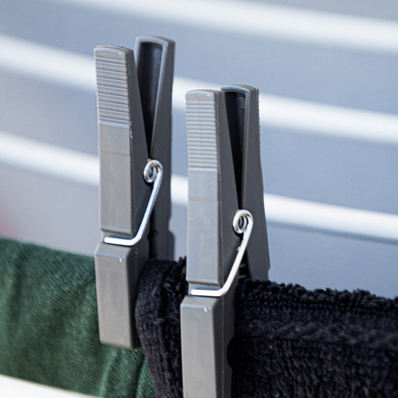 Bucket 1.25L With 44 Clothes Pegs Black