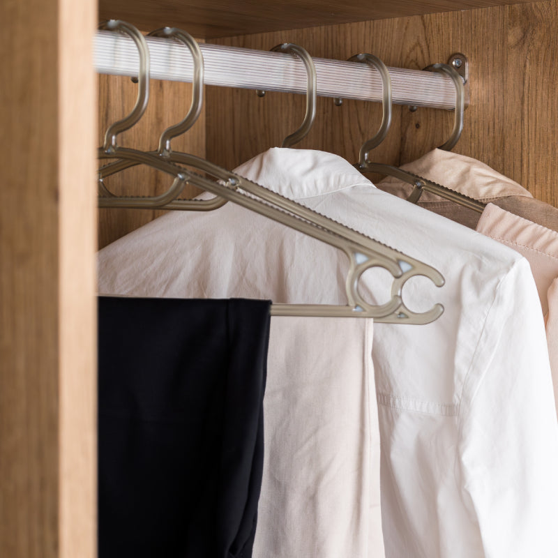 Plastic Clothes Hanger (Set of 06)