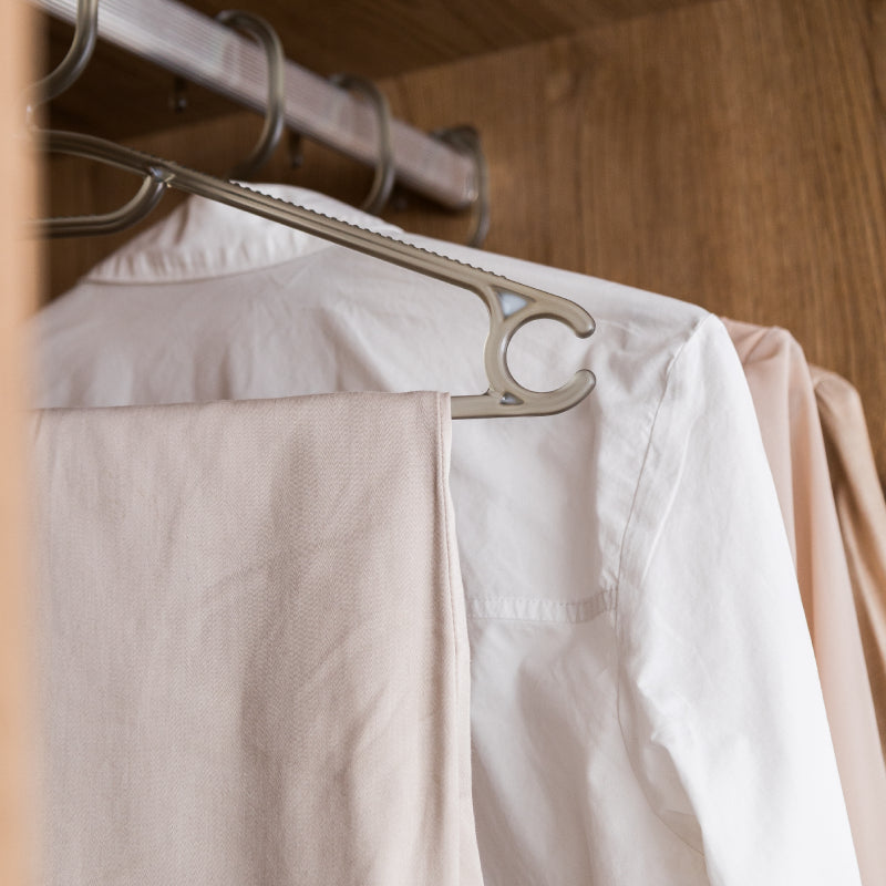 Plastic Clothes Hanger (Set of 06)