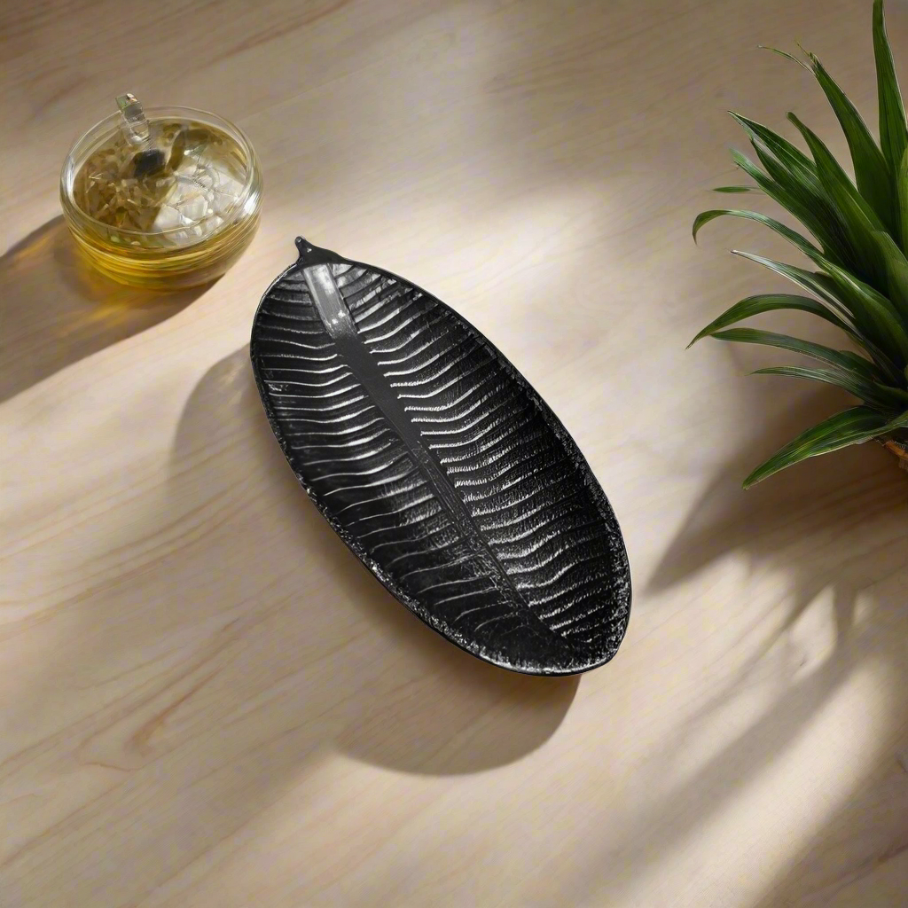 Pineapple leaf Serving Tray Black